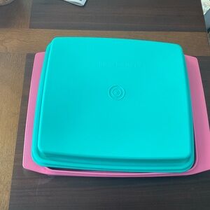 Tupperware vintage egg tray Like New.